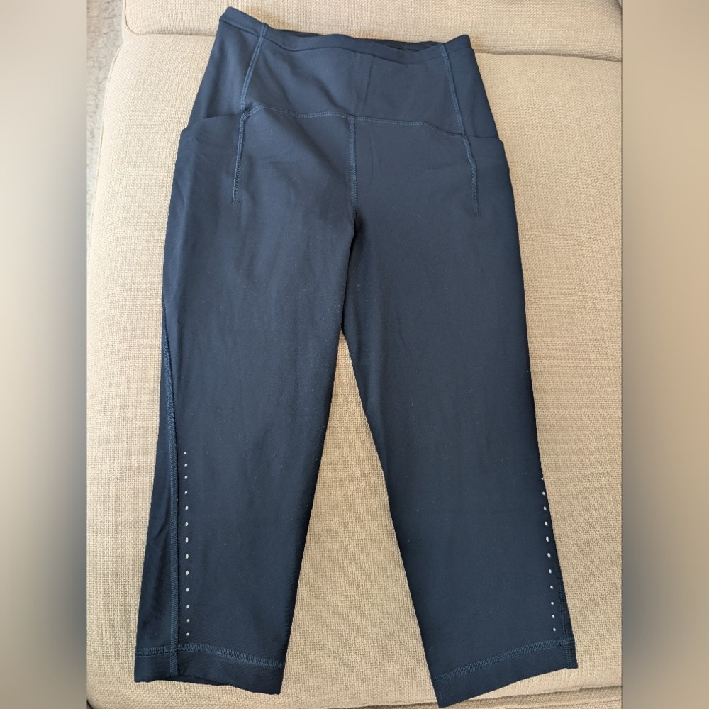 EUC Lululemon Fast and Free Cropped Leggings with Pockets - size 4, Navy